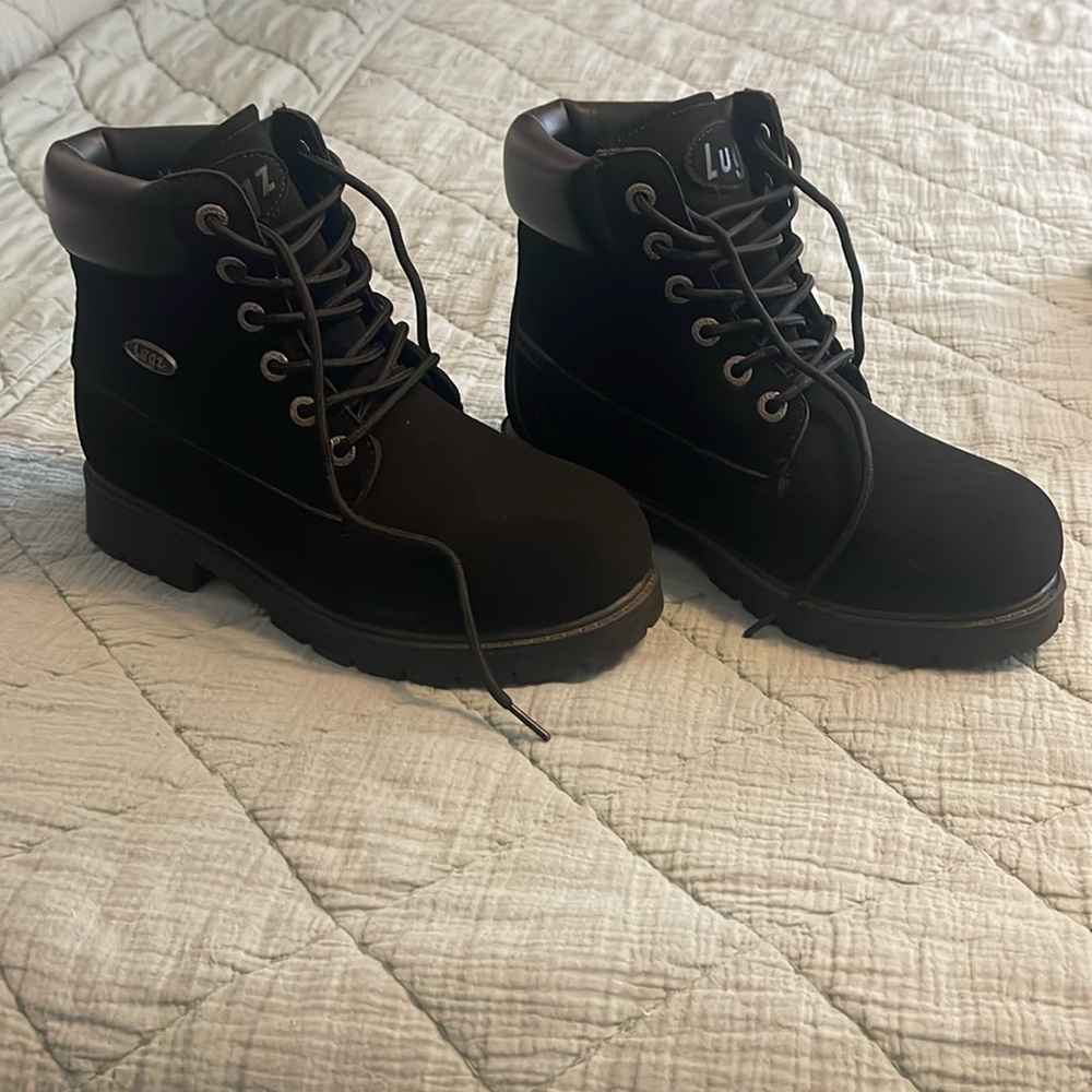Boys size 6 Lugz boots